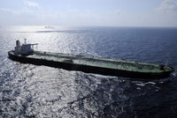 Giá cước vận chuyển dầu sụt giảm mạnh sau khi OPEC+ cắt giảm sản lượng