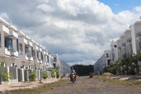 Nhiều dãy nhà trong KDC Tân Thịnh đã được hoàn thành, bán cho người dân