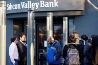 Lo ngại về suy thoái toàn cầu đang gia tăng do khủng hoảng ngân hàng và lãi suất cao 