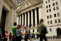 Thế giới bị thống trị bởi "trái phiếu rác" sau khi Mỹ hạ bậc xếp hạng tín nhiệm