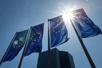 ECB giữ lãi suất ổn định sau 10 lần tăng liên tiếp