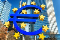 ECB tiếp tục giữ nguyên lãi suất