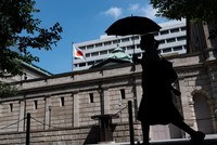 BOJ tiếp tục duy trì lãi suất âm