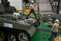 Các đơn đặt hàng quốc phòng toàn cầu tăng vọt khi căng thẳng địa chính trị gia tăng