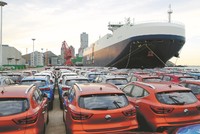 Sự bùng nổ xuất khẩu xe điện của Trung Quốc làm tăng nhu cầu về tàu chở ô tô 