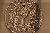 Giá vàng tiếp tục tăng lên mức cao kỷ lục do đâu