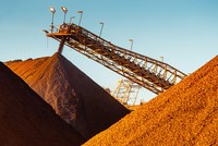 Giá quặng sắt giảm xuống mức thấp nhất kể từ năm 2022