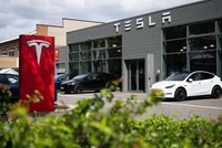 EU cắt giảm thuế quan theo kế hoạch đối với xe điện Tesla sản xuất tại Trung Quốc