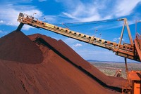 Quặng sắt bất ngờ tăng mạnh bất chấp triển vọng nhu cầu bi quan