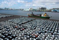 Reuters: Trung Quốc yêu cầu các nhà sản xuất xe điện tạm dừng đầu tư vào các nước EU ủng hộ thuế quan