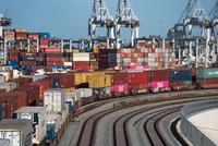 Thuế quan và đình công sẽ giáng đòn vào thương mại Mỹ và chuỗi cung ứng toàn cầu vào đầu năm 2025