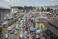 Gánh nặng lãi vay khổng lồ đang đeo bám các nền kinh tế đang phát triển