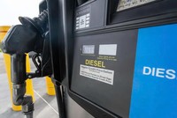 Thị trường dầu mỏ vẫn ổn định trước một loạt cú sốc