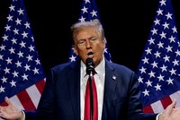 Tổng thống Trump đưa mối lo ngại về thuế quan quay trở lại