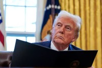 Tổng thống Donald Trump tạm dừng áp thuế đối với hàng nhập khẩu từ Canada và Mexico trong 30 ngày