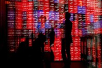 Khối ngoại bán ròng cổ phiếu châu Á trong quý I lớn nhất trong 15 năm