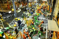 Tổng thống Trump đang cân nhắc miễn trừ một số loại thuế quan cho các nhà sản xuất ô tô