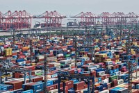 Lượng hàng container vận chuyển từ Trung Quốc sang Mỹ giảm do thuế quan