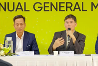 Ông Phạm Văn Trọng (bên trái).