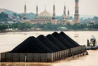 Giá than nhiệt giảm xuống mức thấp nhất trong 4 năm do nguồn cung dư thừa