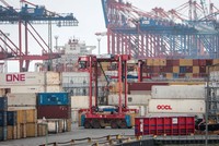 Tình trạng tắc nghẽn tại các cảng đang diễn ra ở châu Âu