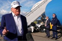 Tổng thống Trump: Mỹ muốn sản xuất những thứ lớn lao chứ không phải áo phông