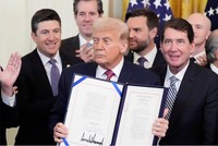 Tổng thống Trump ký ban hành luật về stablecoin, khép lại chuỗi chiến thắng của 'Tuần lễ tiền điện tử'