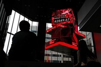 Rủi ro nợ đang bao trùm lĩnh vực bất động sản Hồng Kông 