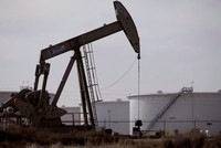 Giá dầu sụt giảm do lo ngại về tình trạng dư cung