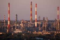 Trung Quốc và Ấn Độ có thể đối mặt với cú sốc nguồn cung khi Mỹ nhắm vào các công ty dầu mỏ của Nga