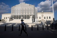 Tòa án Tối cao Mỹ cân nhắc phạm vi quyền hạn thương mại của Tổng thống Trump