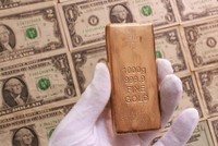 Cuộc đua tài sản trú ẩn: Đồng đô la, trái phiếu hay vàng?