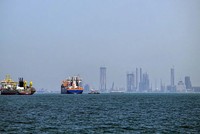 Eo biển Hormuz mở cửa từng phần, dòng tàu phân hóa