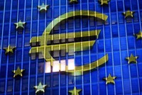 Các ngân hàng trung ương châu Âu tiếp tục giữ nguyên lãi suất khi bất ổn gia tăng