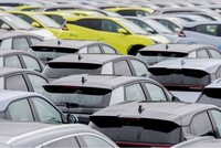 Cú sốc dầu mỏ mở ra cơ hội cho ngành xe điện Trung Quốc