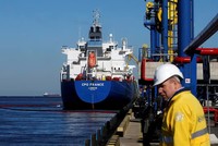 Châu Á chạy đua mua dầu Nga giữa khủng hoảng nguồn cung dầu