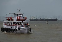 Các quốc gia tìm cách duy trì dòng chảy năng lượng qua eo biển Hormuz