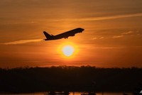 IATA: Việc bổ sung nguồn nhiên liệu bay có thể mất nhiều tháng ngay cả khi eo biển Hormuz mở cửa trở lại