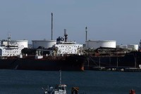 Iran có nguy cơ ngừng sản xuất dầu trong vòng vài tuần nếu Mỹ phong toả eo biển thành công