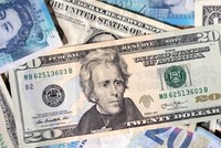 Đồng đô la hạ nhiệt, song triển vọng giảm sâu còn hạn chế