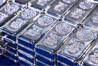 Thị trường bạc đối mặt áp lực khi nhu cầu suy yếu