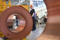 Bão lớn và nguồn cung thắt chặt đẩy giá đồng tăng vọt