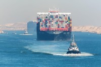 Lưu lượng qua Kênh đào Suez tăng trở lại giữa tắc nghẽn eo biển Hormuz