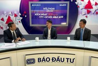 TS. Nguyễn Công Ái, Phó Tổng giám đốc KPMG Việt Nam (phải) và ông Danny Le, Tổng giám đốc Tập đoàn Masan (giữa) trong talkshow Đối thoại đầu tuần của Báo Đầu tư