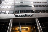 BlackRock sẽ bán 114 tỷ USD danh mục chứng khoán của 2 ngân hàng SVB và Signature Bank