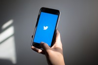 Dogecoin giảm tới 9% sau khi Twitter thay lại logo cũ