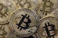 Các nhà đầu tư vào tài sản kỹ thuật số tại Mỹ hoang mang khi hai sàn tiền ảo lớn nhất bị "sờ gáy"