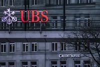 UBS hoàn tất mua lại Credit Suisse