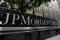 Các cổ đông lớn ồ ạt bán ra lượng cổ phiếu trị giá hàng tỷ USD