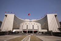 PBOC giảm bơm tiền mặt bất chấp tăng trưởng yếu